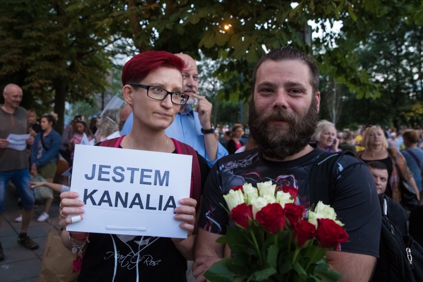 "Wolne sądy, chcemy weta!". Tłumy krakowian protestowały w obronie wolnych sądów