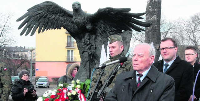 Pod pomnikiem WiN w Radomiu o tragicznych losach Żołnierzy Wyklętych mówił Henryk Wiśnicki. 