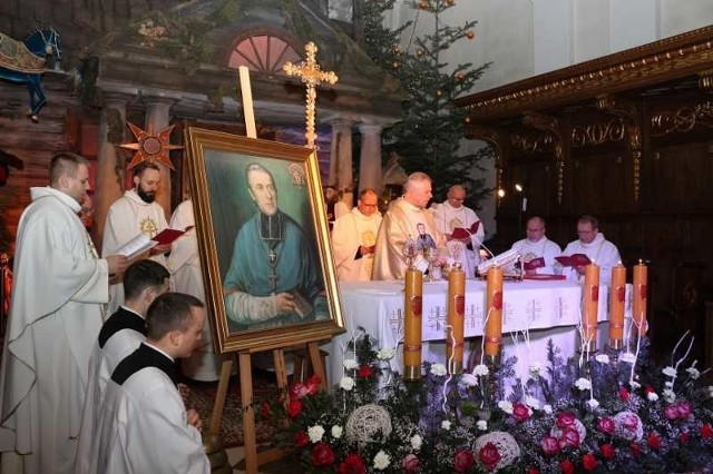 Uroczystej mszy świętej na Świętym Krzyżu przewodniczył ojciec superior Marian Puchała.