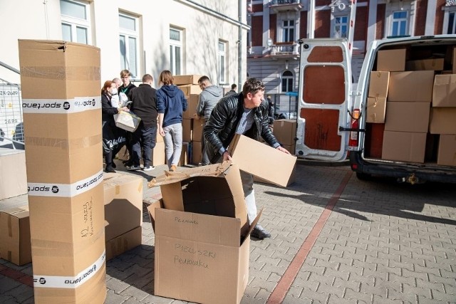 W całej Polsce organizowane są zbiórki darów dla Ukraińców (na zdjęciu akcja w Białymstoku)