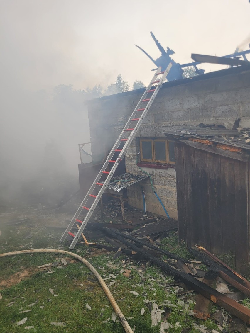 Pożar, który wybuchł we wtorek po południu w Zborowicach,...