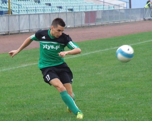Arkadiusz Żurawik i jego koledzy z Chełmka po pokonaniu Skawy na własnym boisku 5-0 zapewnili sobie utrzymanie w V lidze wadowickiej.