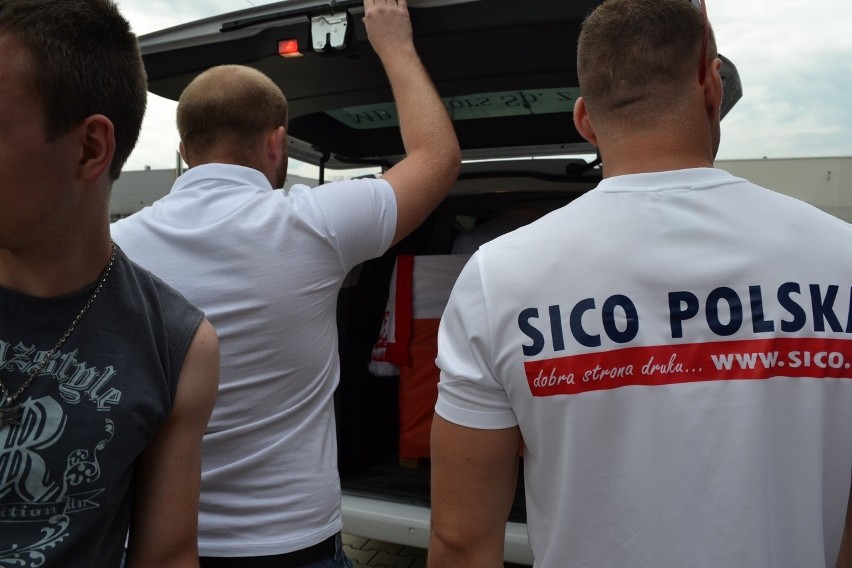 Gigantyczna flaga Polski już w drodze na Euro 2016. Czy...