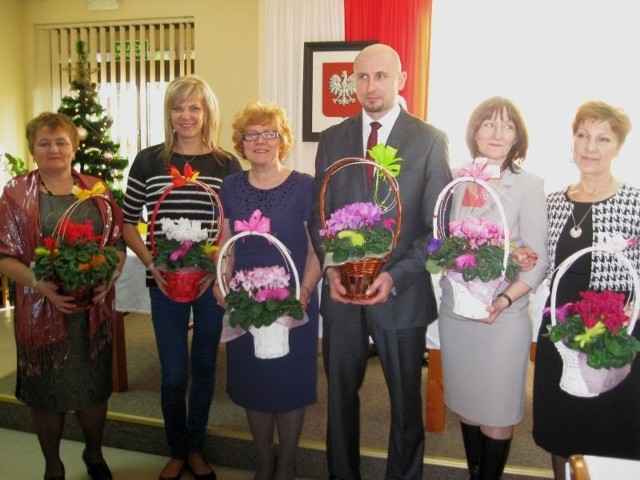 Na ostatniej sesji kwiatami uhonorowano w Brodach aż sześć osób