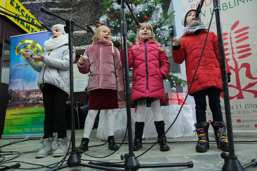 Wspólne kolędowanie na Dworcu Głównym PKS [ZDJĘCIA]