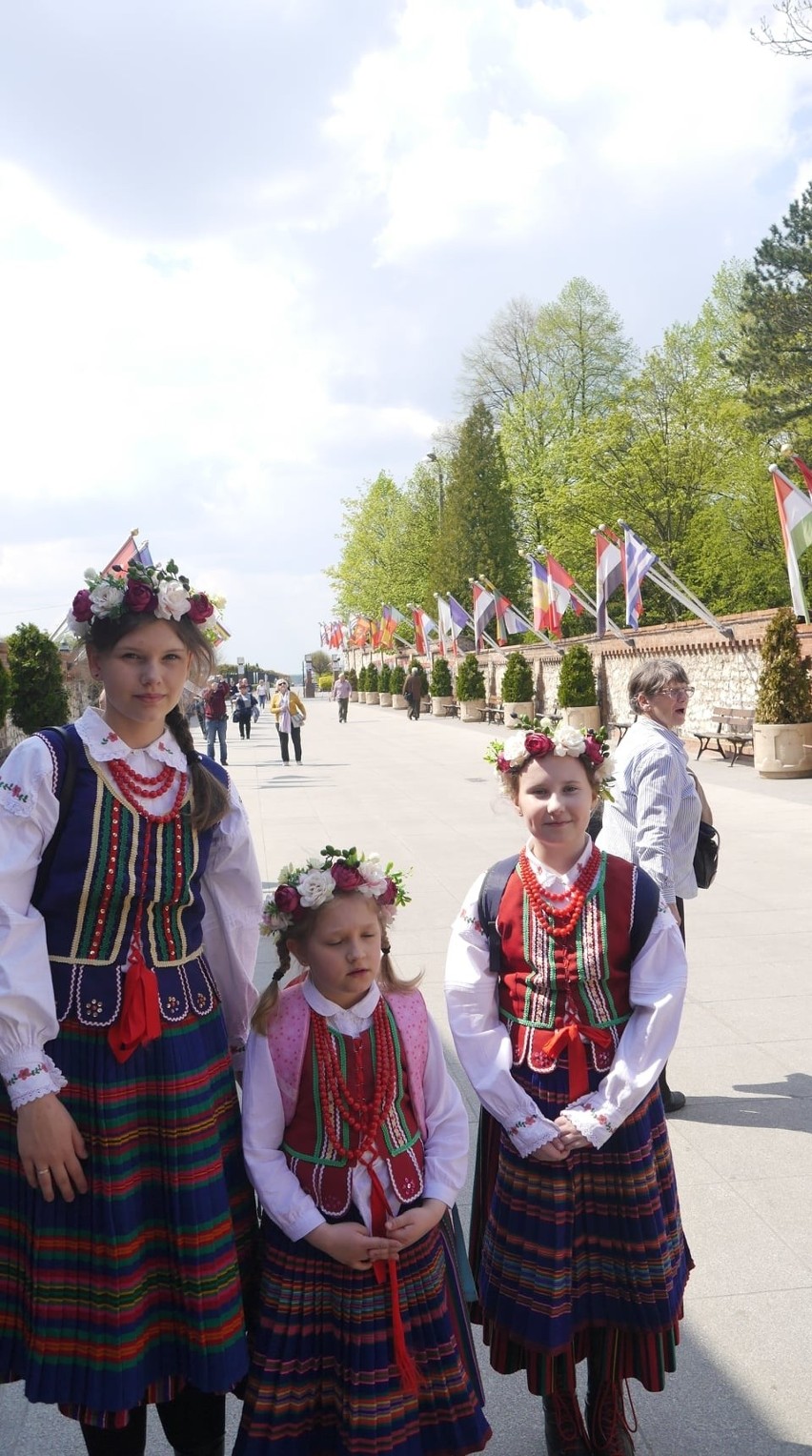 Solistki Radosnych Nutek ze szkoły w Mirowie wystąpiły na Festiwalu w Częstochowie