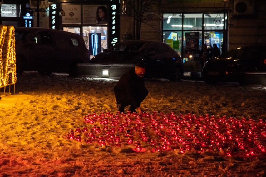 Wieliczka dla Pawła Adamowicza. Na rynku zapłonęło serce ze zniczy. Powstała petycja „Powstrzymajmy nienawiść” [ZDJĘCIA]