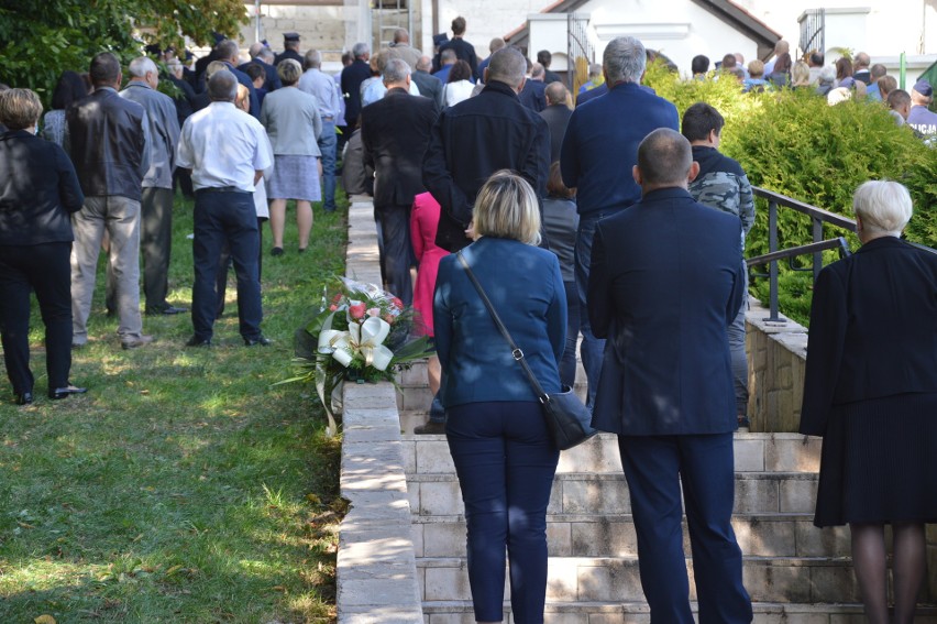 Stanisław Makola, przewodniczący Rady Gminy Gołcza, spoczął na cmentarzu w Wysocicach [ZDJĘCIA]