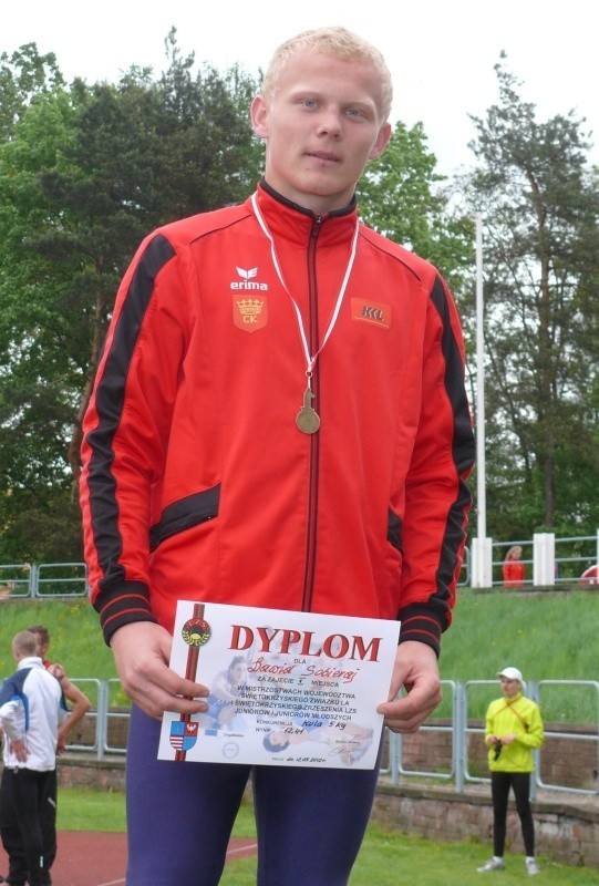 Dawid Sobieraj z Górna na ostatnich mistrzostwach województwa wygrał skok o tyczce i pchnięcie kulą. Teraz czeka go start na Ogólnopolskiej Olimpiadzie Młodzieży.