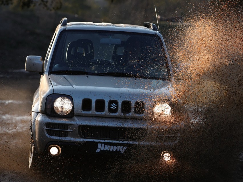 Suzuki Jimny nie próbuje na siłę udawać SUV-a. To...