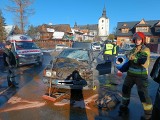 Wypadek w centrum Poronina. Ciężarówka zderzyła się z osobowym mercedesem