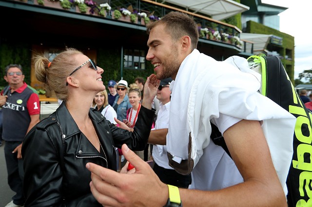 Jerzy Janowicz odbierał gratulacje od Marty Domachowskiej - swojej partnerki, byłej tenisistki