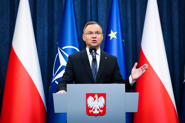 Andrzej Duda podczas poniedziałkowego orędzia wyjawił, że misję formowania nowego rządu powierzy Mateuszowi Morawieckiemu.