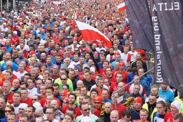 Trasa Biegu Niepodległości 2018 w Poznaniu będzie miała 10 km długości. Zobacz, jak pobiegną biegacze. Poznaj trasę! Przejdź dalej --->