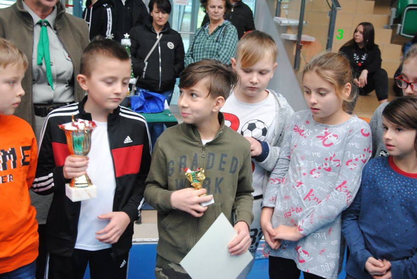 Harcerskie Mikołajki 2019 w Pińczowie. W turnieju gier i zabaw wzięło udział 80 uczestników z całego powiatu (DUŻO ZDJĘĆ)