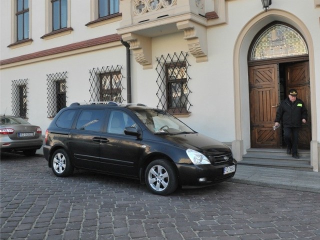 KIA Carnival to najstarszy samochód służący prezydentowi i jego urzędnikom.