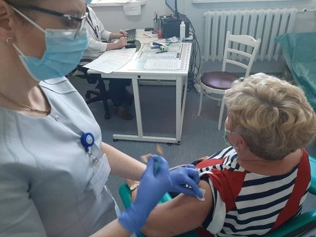 Radomski Szpital Specjalistyczny szczepienia przeciw COVID-19 prowadzi codziennie, także w soboty i niedziele.