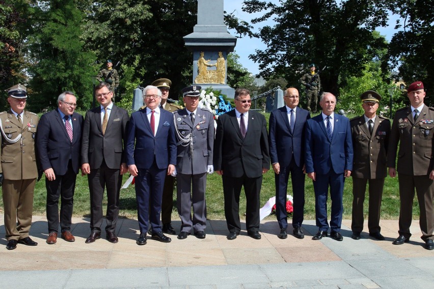 Ministrowie spraw zagranicznych Polski, Ukrainy i Litwy w Lublinie. Powołali „Trójkąt Lubelski". Zobacz zdjęcia