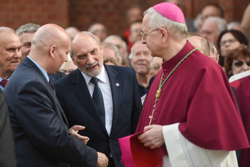 Poświęcenie figury Chrystusa. Antoni Macierewicz w Poznaniu