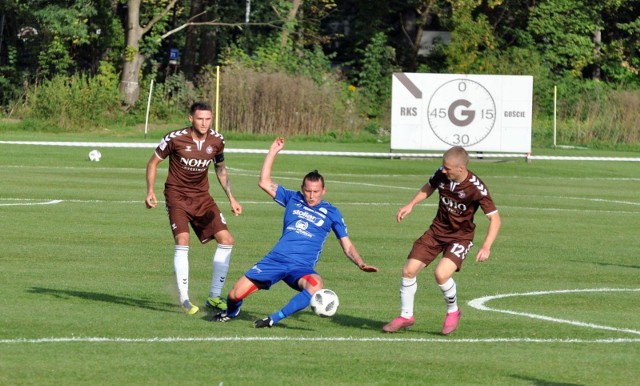 Wigry (na niebiesko) wygrały oba mecze z Garbarnią - 3:1 w Krakowie i 2:0 u siebie