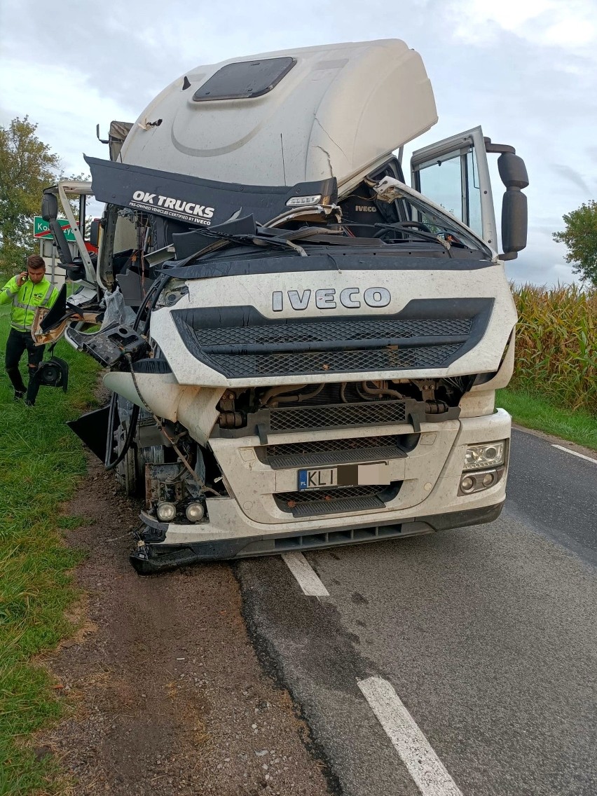 Groźny wypadek dwóch ciężarówek na drodze nr 8 pod...