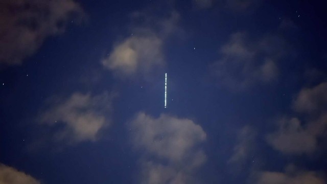 Spektakularny „gwiezdny pociąg” 21 satelitów będzie widoczny wieczorem. Tak było wczoraj, dziś powtórka!