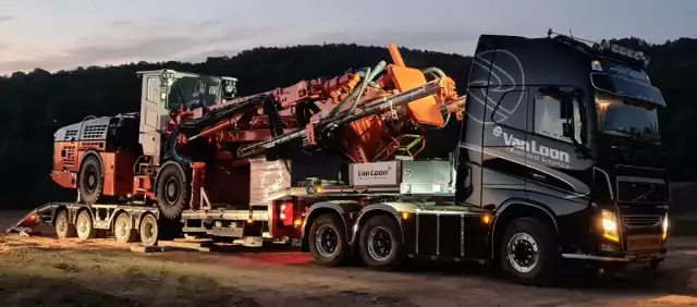 Na plac budowy dotarła pierwsza wiertnica tunelowa Jumbo Drill