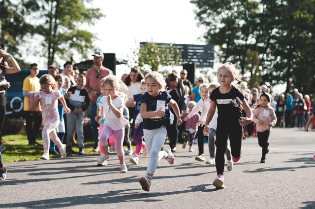 Na dalszą rehabilitację 9-letniego Oliviera Mazurkiewicza z Osieka, podczas 6. Biegu na Molo udało się zebrać ponad 11 tys. zł.