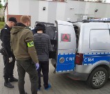 Zabójstwo w Dąbrówce. Sąd przedłuża areszt podejrzanym