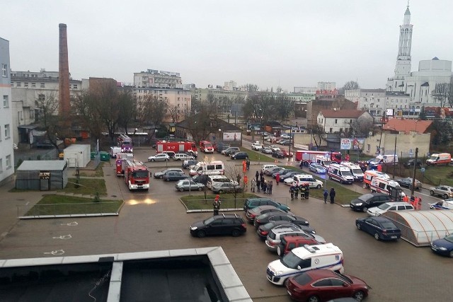 Ul. Poleska. Potowie ratunkowe. Była ewakuacja, bo wyczuli gaz
