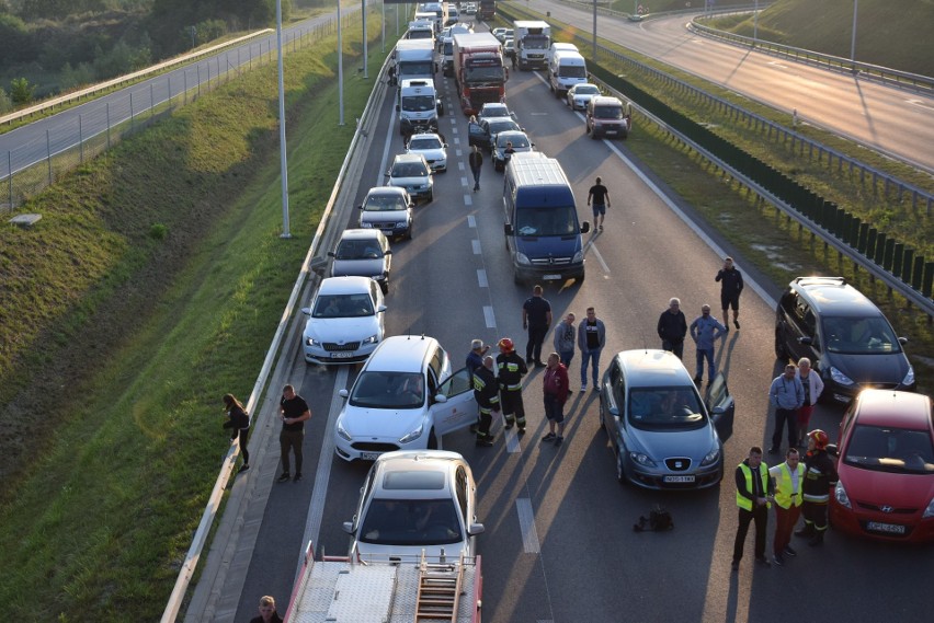 Wypadek w Szydłowcu. Trasa S7 była nad ranem zablokowana. Dwie osoby trafiły do szpitala na obserwacje