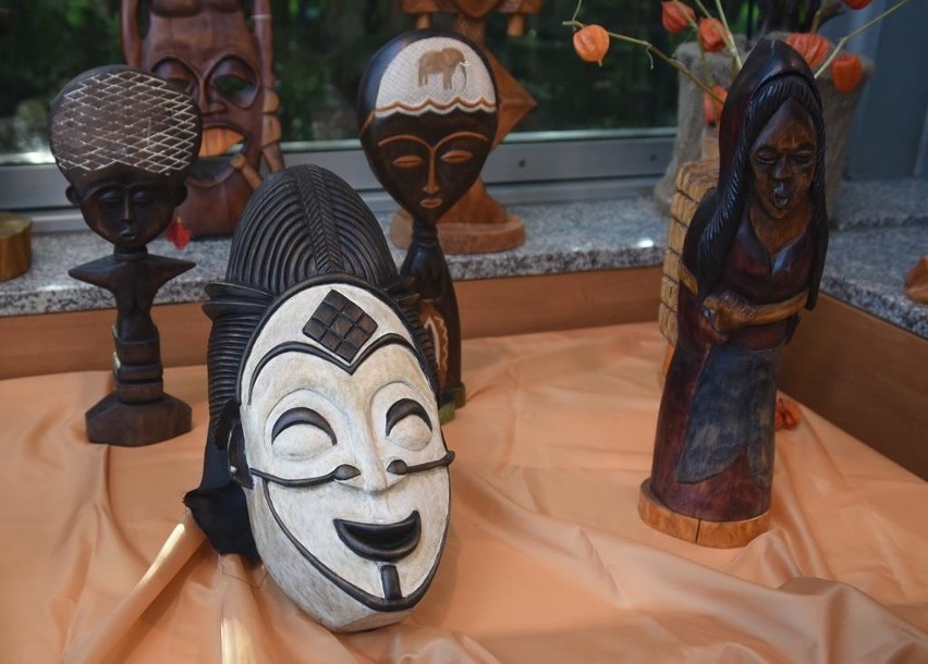 Afrykańskie maski w Palmiarni [zdjęcia]