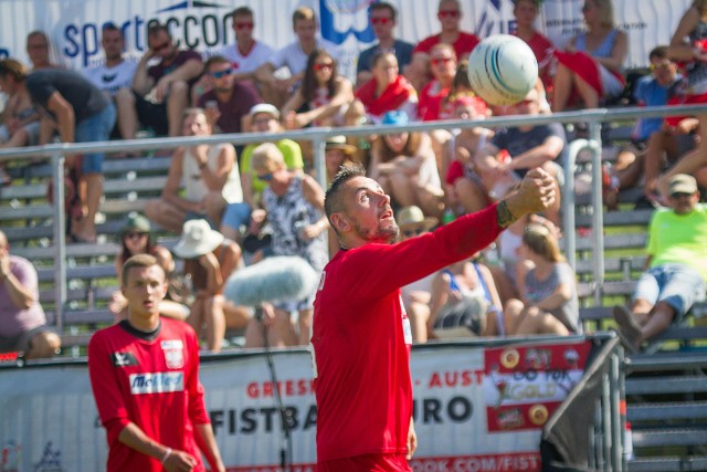 Reprezentacja Polski w fistballu istnieje od 2016 roku. Robert Szczerbaniuk jest jednym z jej zawodników i zarazem prezesem Polskiego Stowarzyszenia Fistballu.