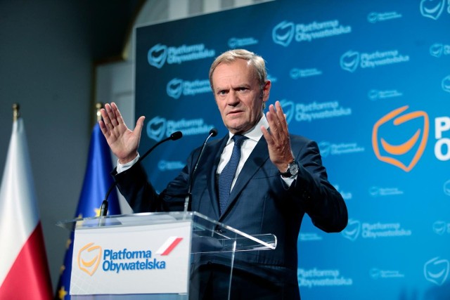 Rzecznik rządu: Donald Tusk w swojej partii próbuje twardą ręką, że tak powiem, przycinać wszystkich, którzy nie są w jego frakcji, a z tego, co wiem, akurat poseł Lenz nie należy do frakcji Tuska.