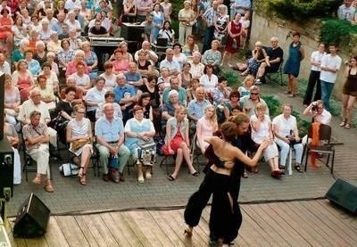 Tanga w wykonaniu krakowskich tancerzy podziwiały setki osób Fot. Jolanta Białek