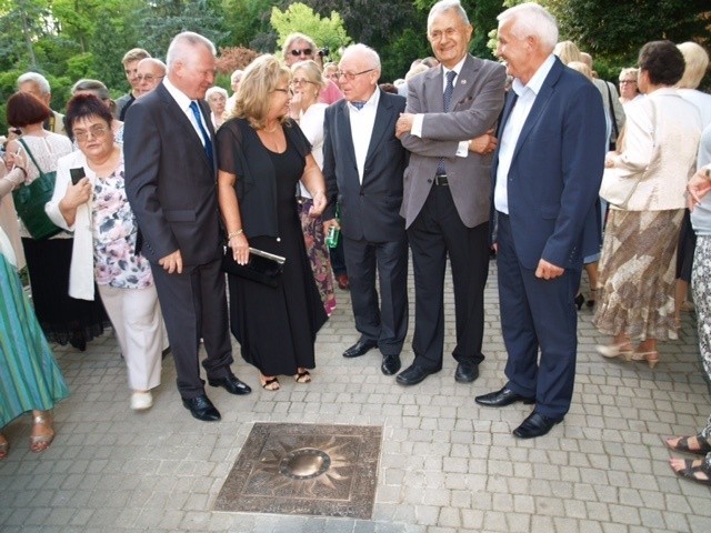 Henryk Kuźniak w buskiej Alei Sław odsłonił Słoneczko