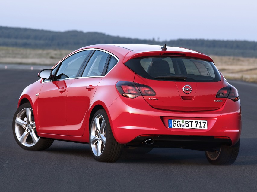 Opel Astra (2009 - 2012) hatchback...