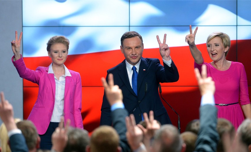 Kinga Duda już błyszczy. Zwłaszcza na tle innych "pierwszych córek" [ZDJĘCIA]