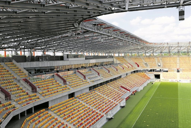Stadion miejski. Zatrudnienie rośnie, kierowników przybywa