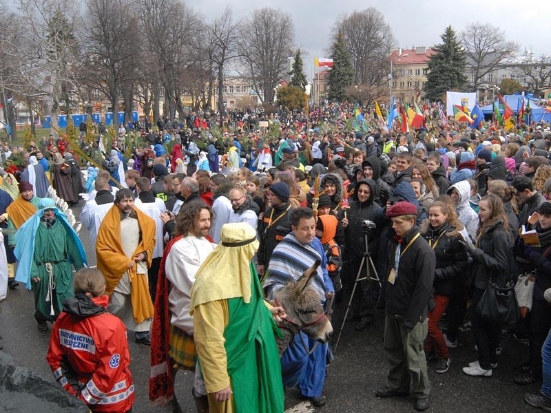 Tysiące osób na Spotkaniach Młodych Archidiecezji Przemyskiej w Łańcucie