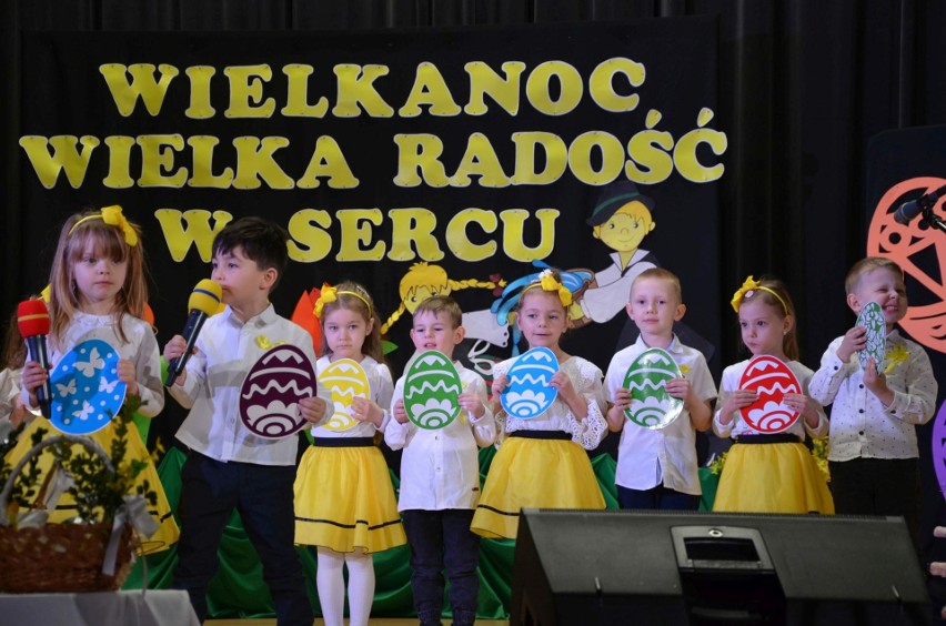 Wielkanoc – wielka radość w sercu. Przedświąteczne przedstawienie stąporkowskich przedszkolaków. Zobacz zdjęcia