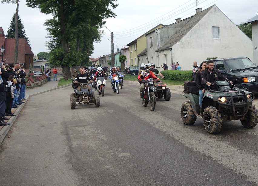 Zlot motocyklowy - parada i pokaz stuntu (wideo, zdjęcia) 