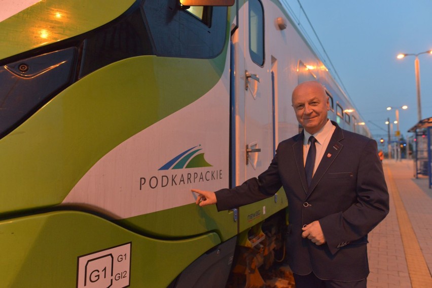 Po ponad 20 latach w trasę wyruszył pociąg relacji Sandomierz - Rzeszów. Maszynista otrzymał na szczęście... krzemień pasiasty