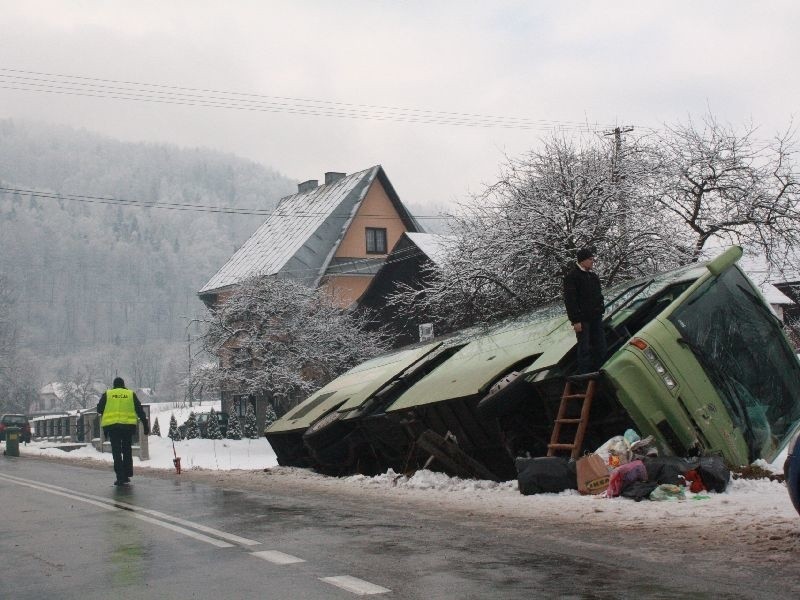 Wypadek autokaru z dziećmi! Pięć osób trafiło do szpitala