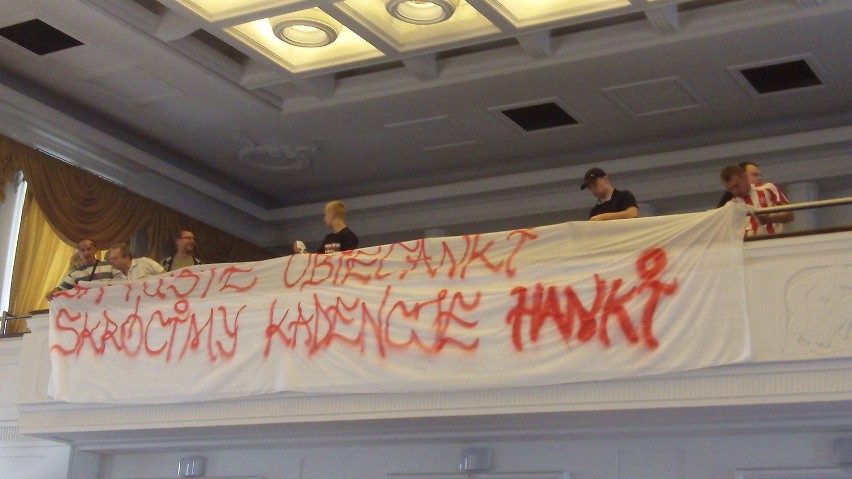 Kibice ŁKS protestują na sesji Rady Miejskiej [ZDJĘCIA]