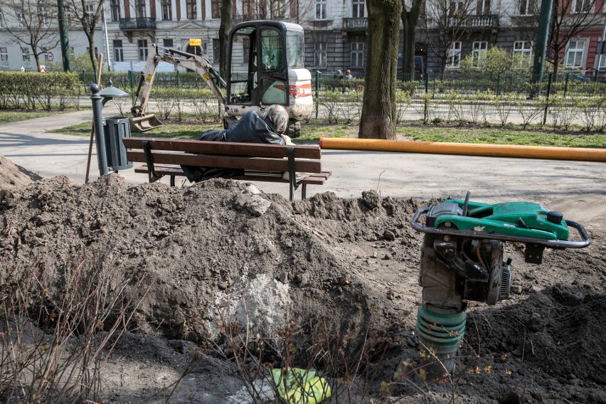 Kraków. Rozkopali ulicę Dietla. Zobacz, jak przebiegają prace [ZDJĘCIA]