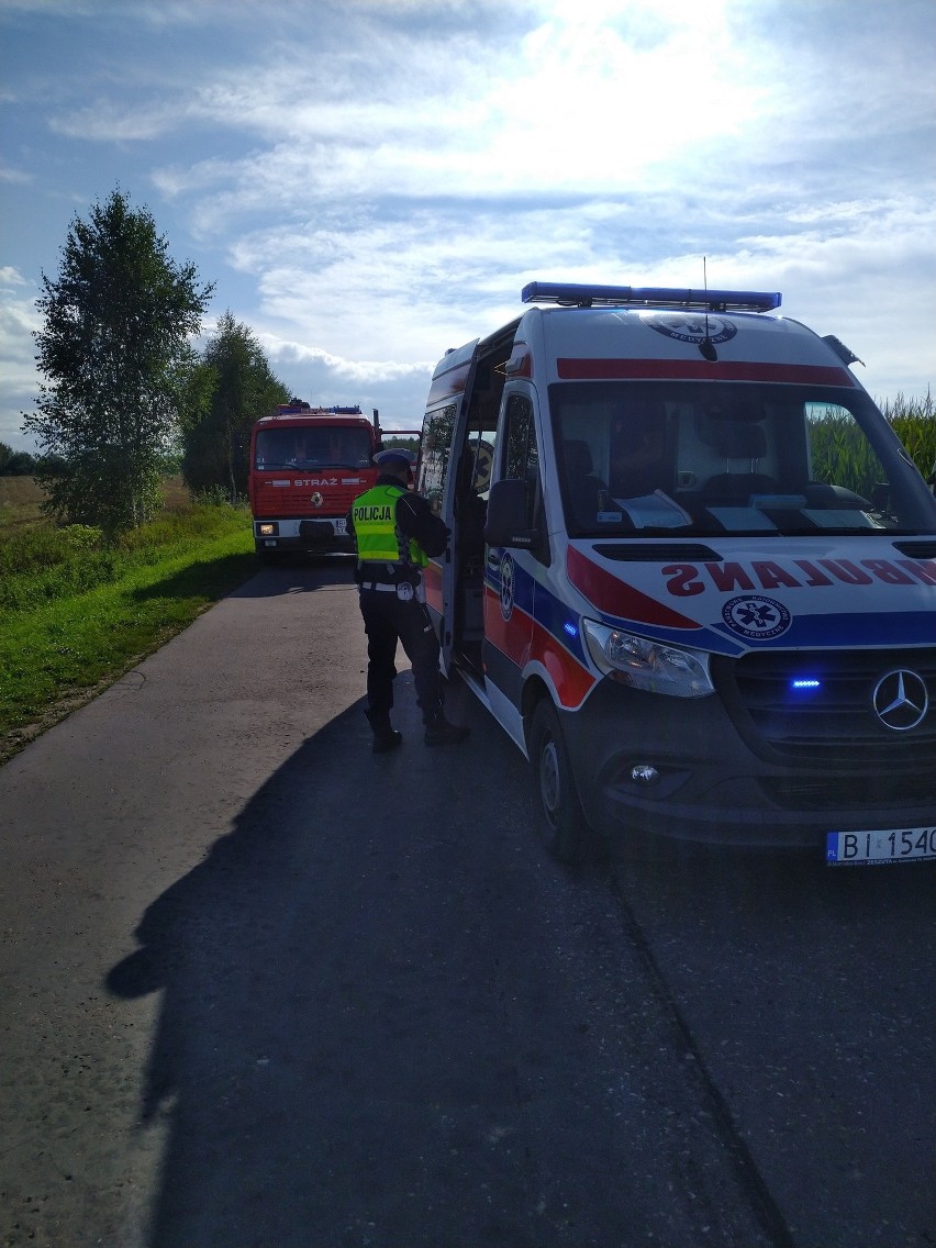 Wypadek na drodze Suraż - Borowskie Michały. Zderzenie mazdy ze skodą. Jedna osoba ranna [ZDJĘCIA]