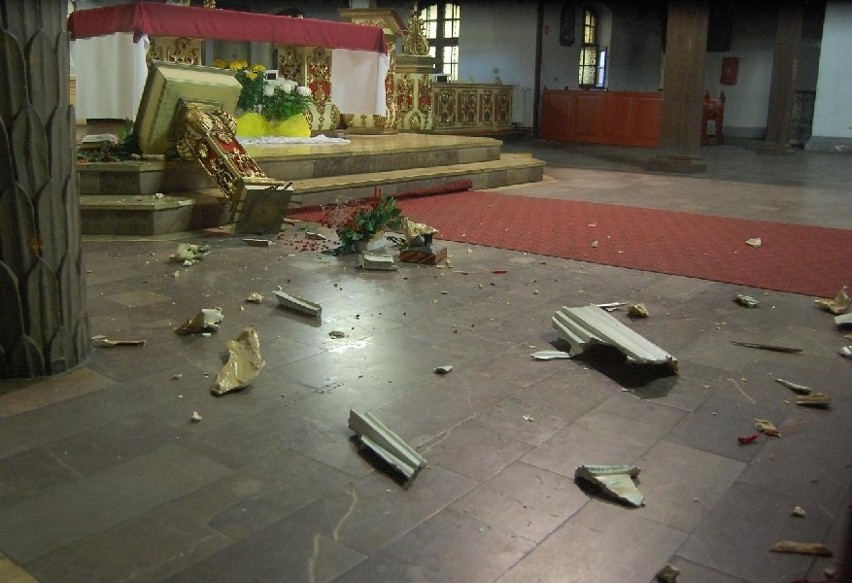 Zniszczenia w kościele Matki Boskiej Częstochowskiej w Zielonej Górze
