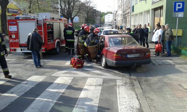 Wypadek w Kaliszu: Kierujący mercedesem staranował trzy auta