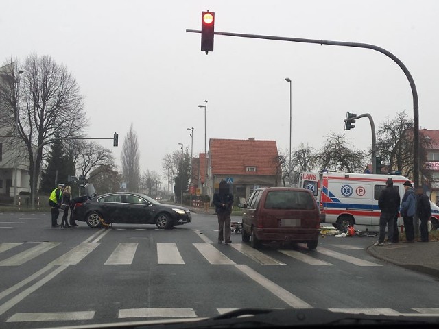 Potrącenie rowerzysty w Koszalinie. Mężczyzna trafił do szpitala